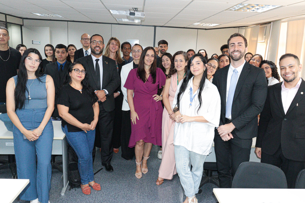 Capa da notícia: Universitários visitam a Controladoria-Geral do DF e aprendem sobre cultura da integridade
