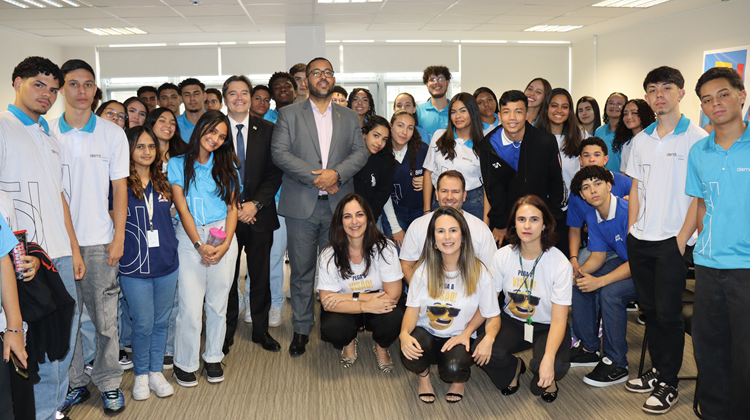 Capa da notícia: “Agarrar oportunidades”: Aula Magna do controlador-geral inspira jovens do projeto Pega a Visão