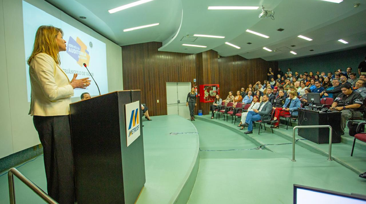 Capa da notícia: Controladoria-Geral do DF fortalece auditoria interna com participação em eventos nacionais